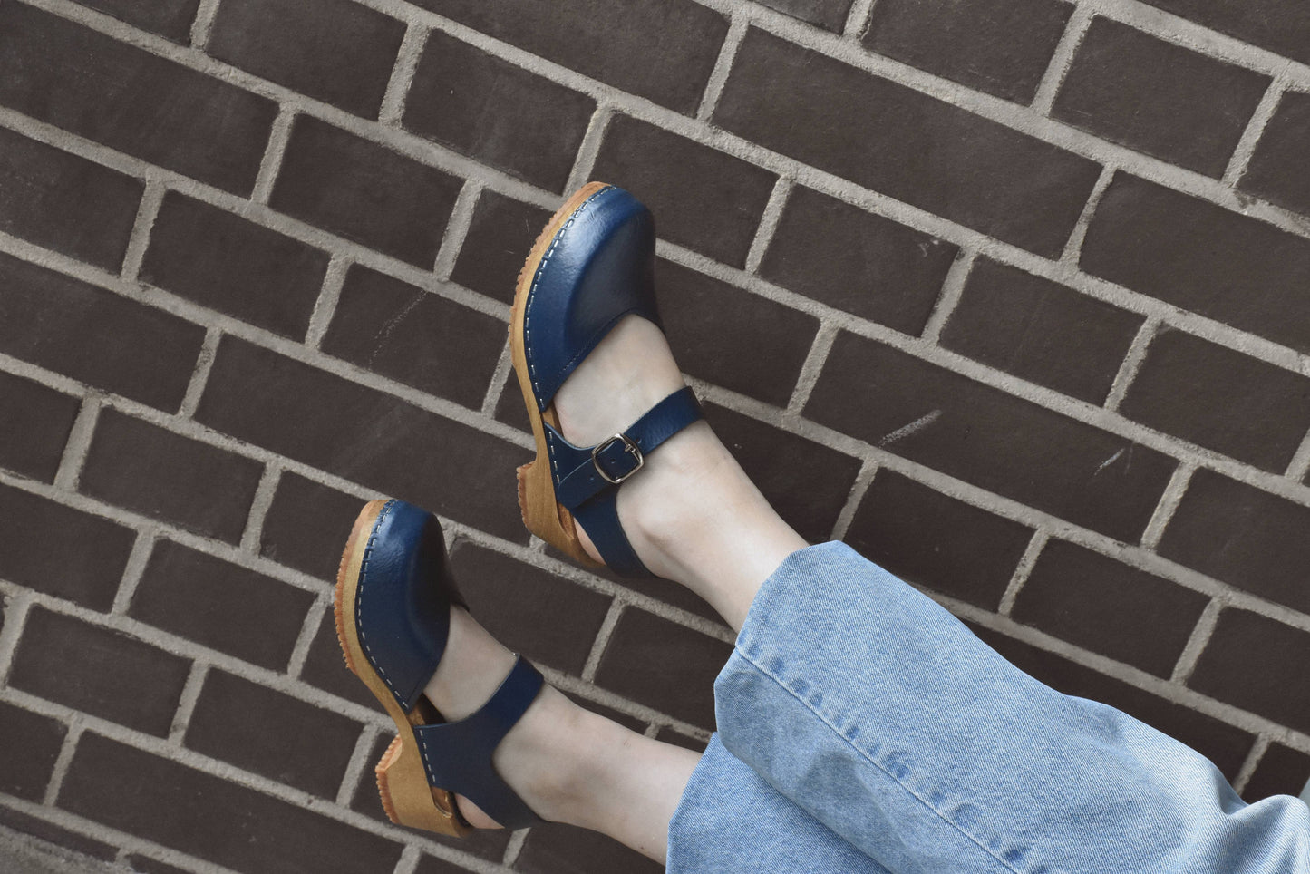 Blauer Elsa Clog (Blue) - Getragen