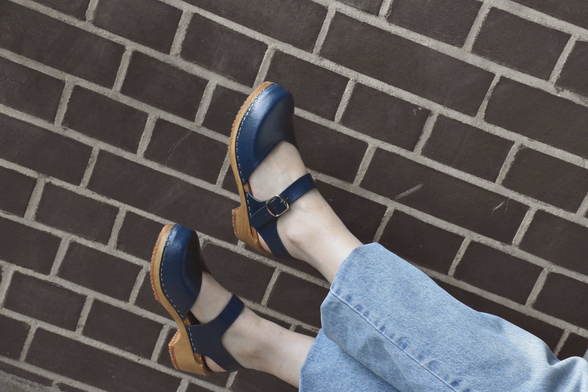 Blauer Elsa Clog (Blue) - Getragen