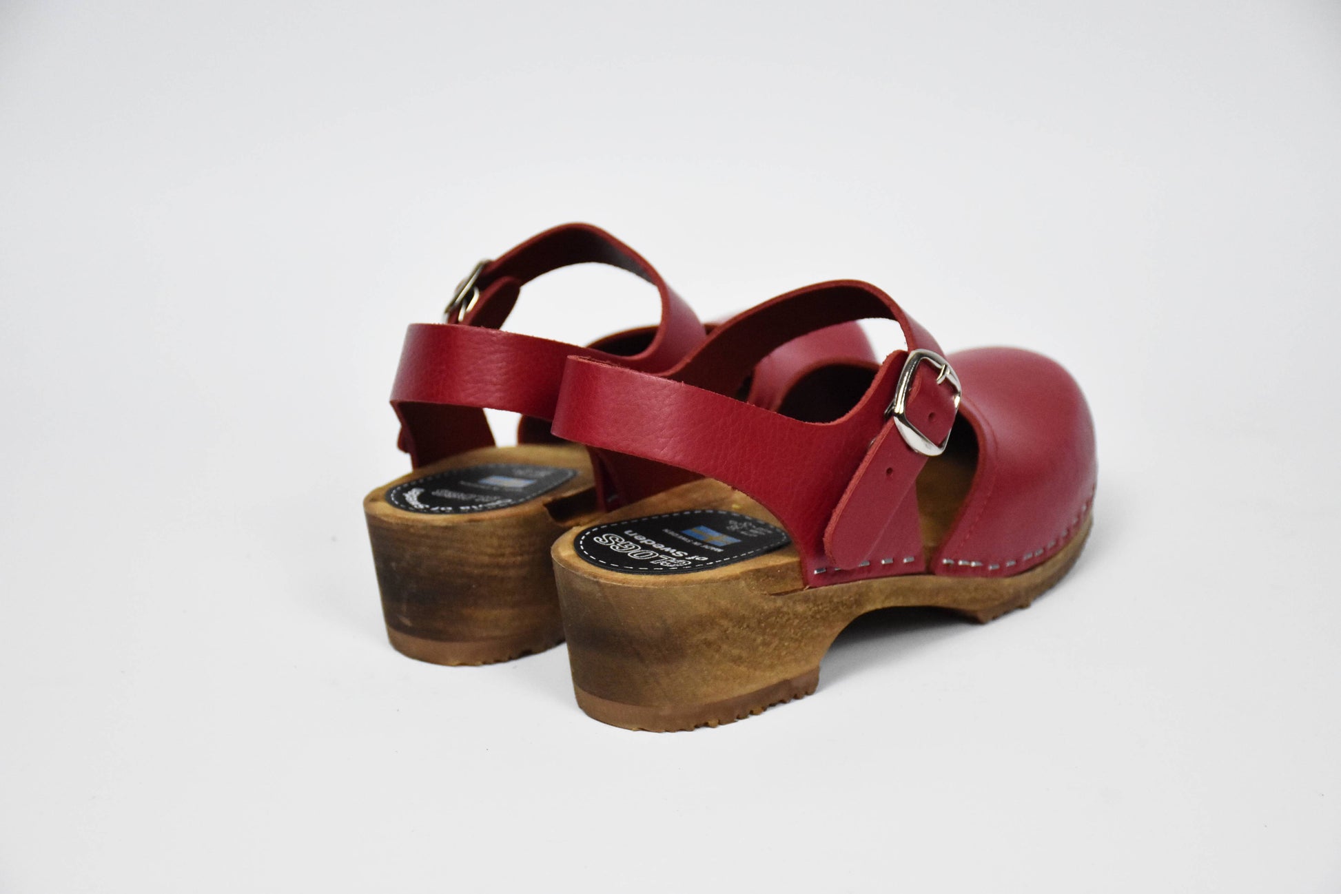 Dunkelroter Elsa Clog (Dark Red) - Rückansicht