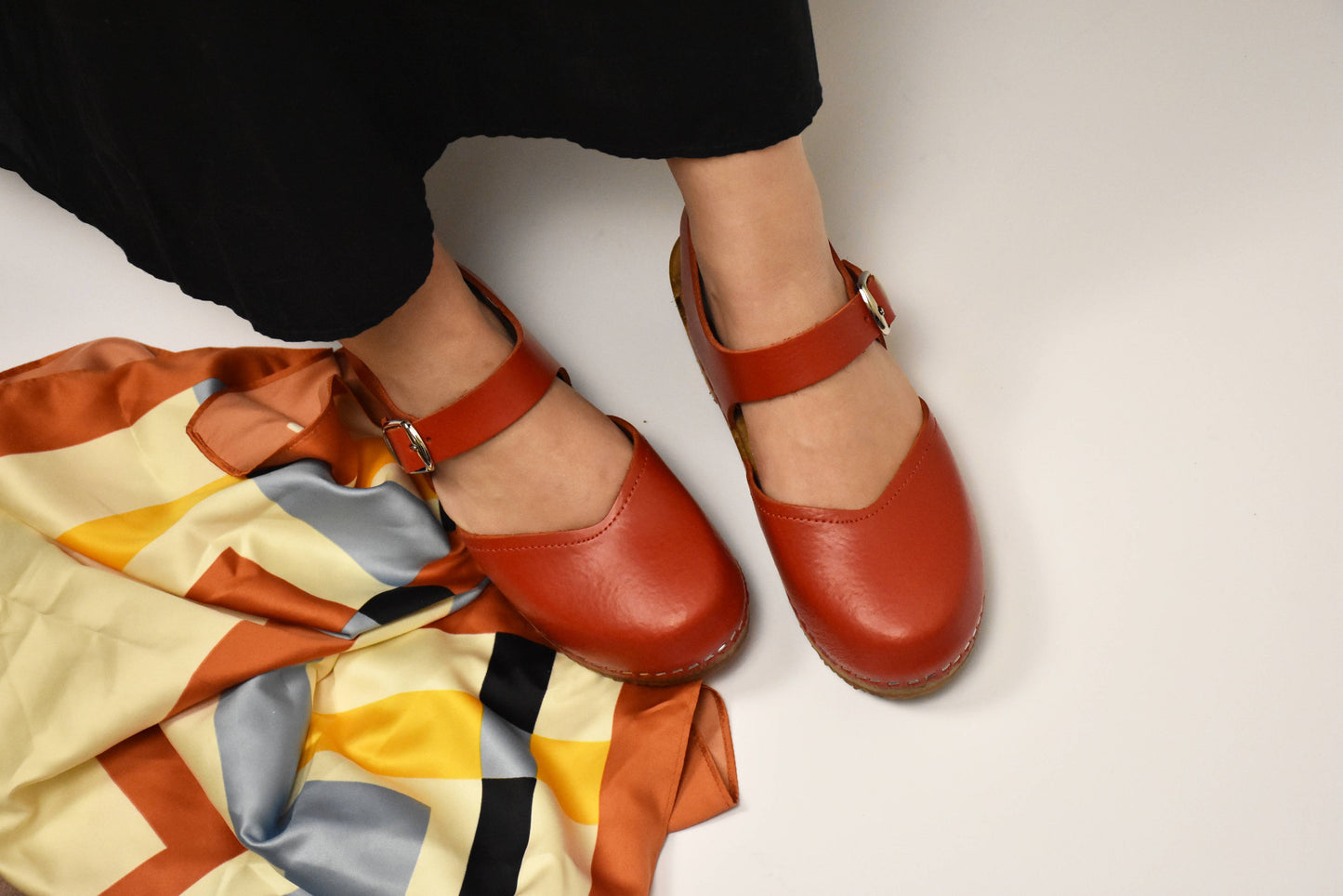Roter Elsa Clog (Red) - Getragen